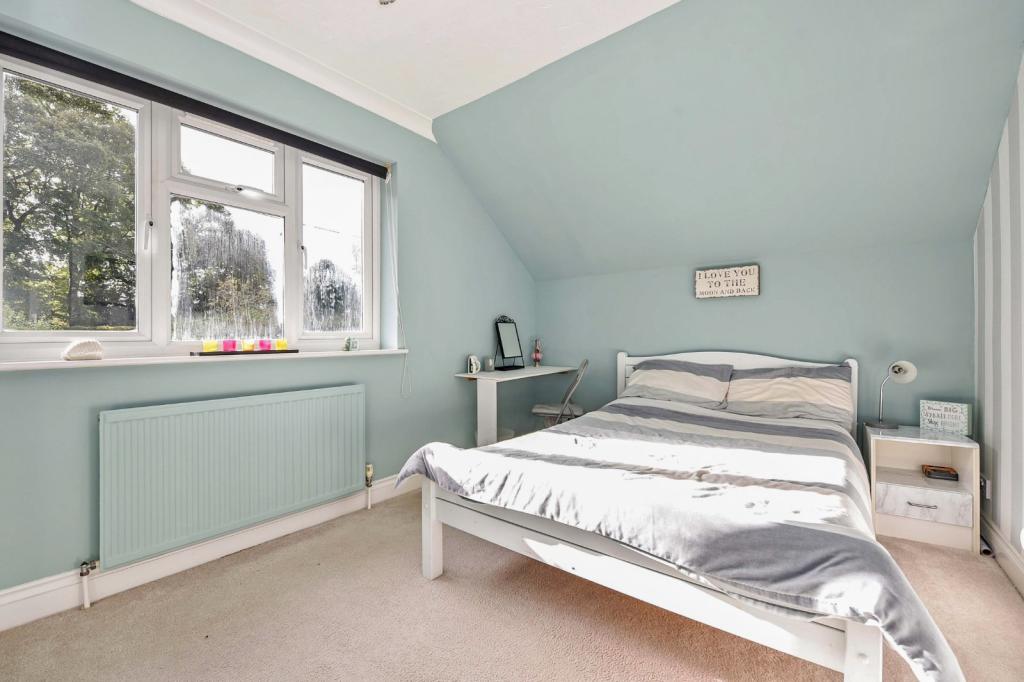 5 bedroom detached house for sale in Winchester Road, Four Marks, Alton