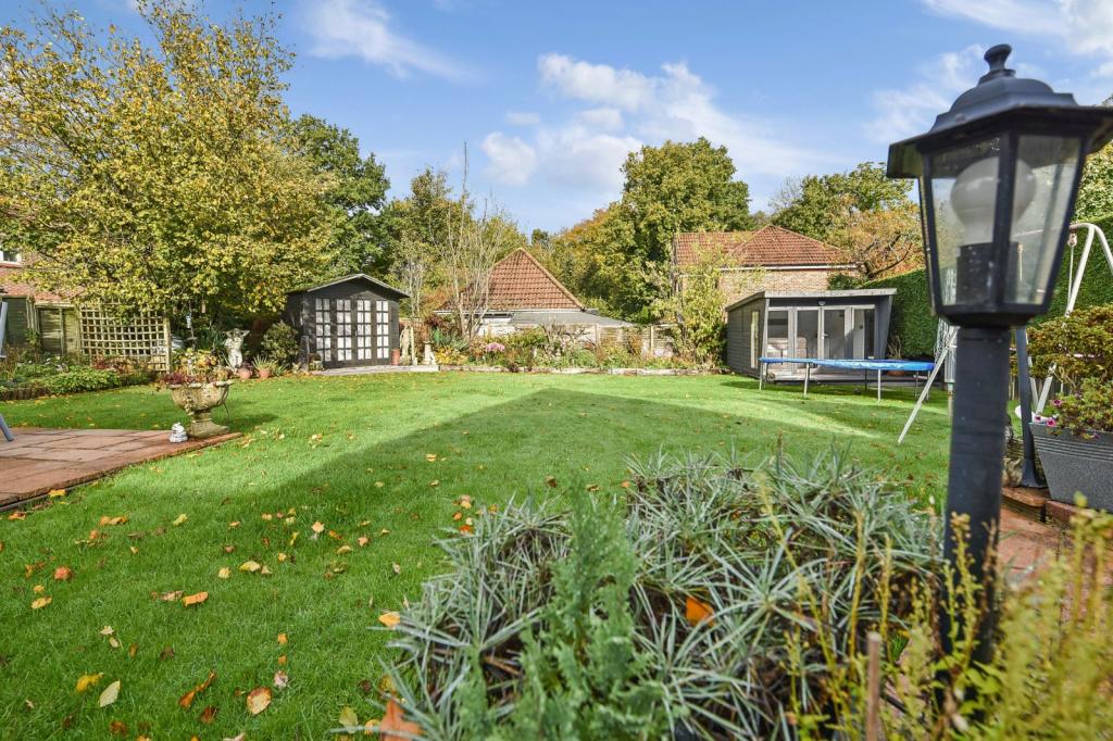 5 bedroom detached house for sale in Winchester Road, Four Marks, Alton