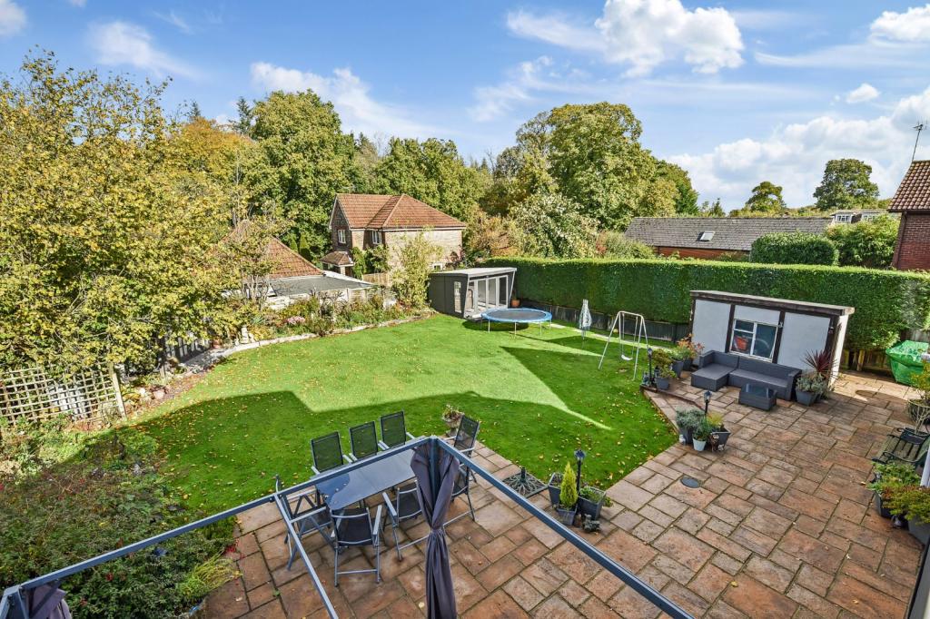 5 bedroom detached house for sale in Winchester Road, Four Marks, Alton