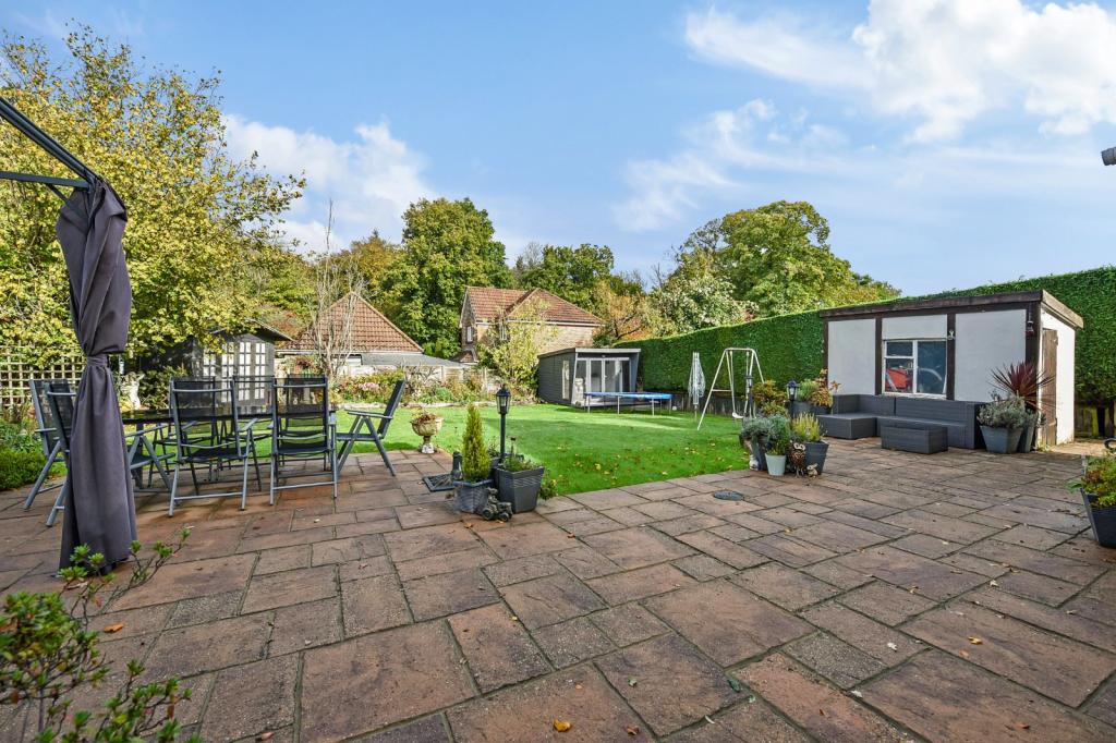 5 bedroom detached house for sale in Winchester Road, Four Marks, Alton