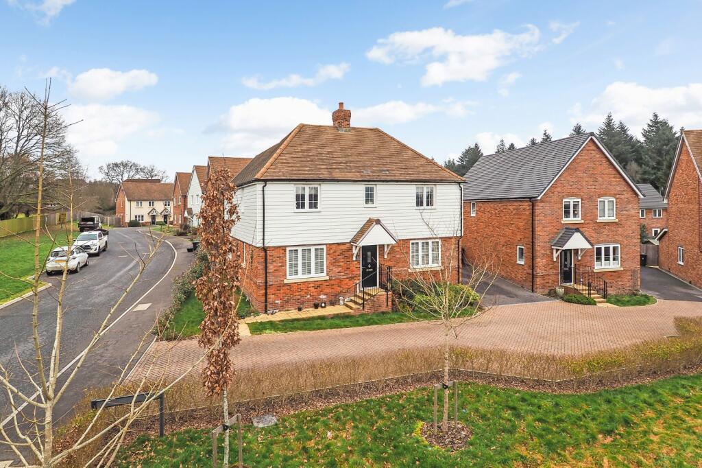 4 bedroom detached house for sale in Eyden Gardens, Medstead, Alton