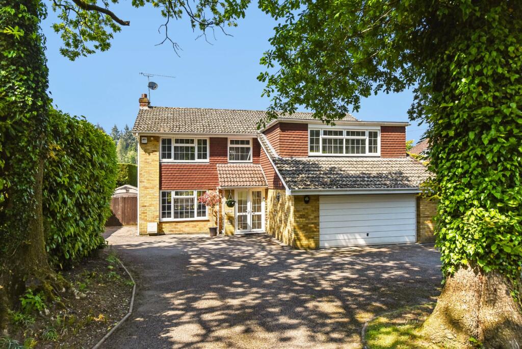 5 bedroom detached house for sale in The Shrave, Four Marks, Alton