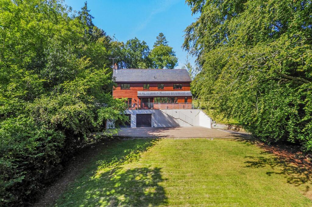 6 bedroom detached house for sale in Medstead Road, Beech, Alton