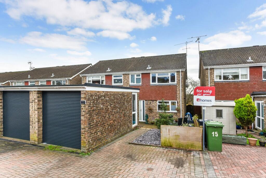 3 bedroom semidetached house for sale in Lime Avenue, Alton, Hampshire