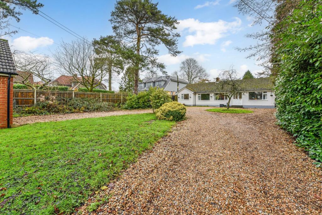 4 bedroom bungalow for sale in Lymington Bottom Road, Medstead, Alton