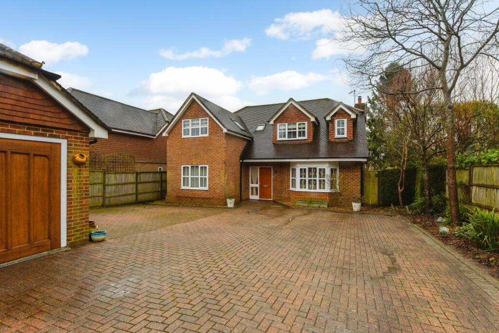 4 bedroom detached house for sale in Lymington Bottom Road, Medstead