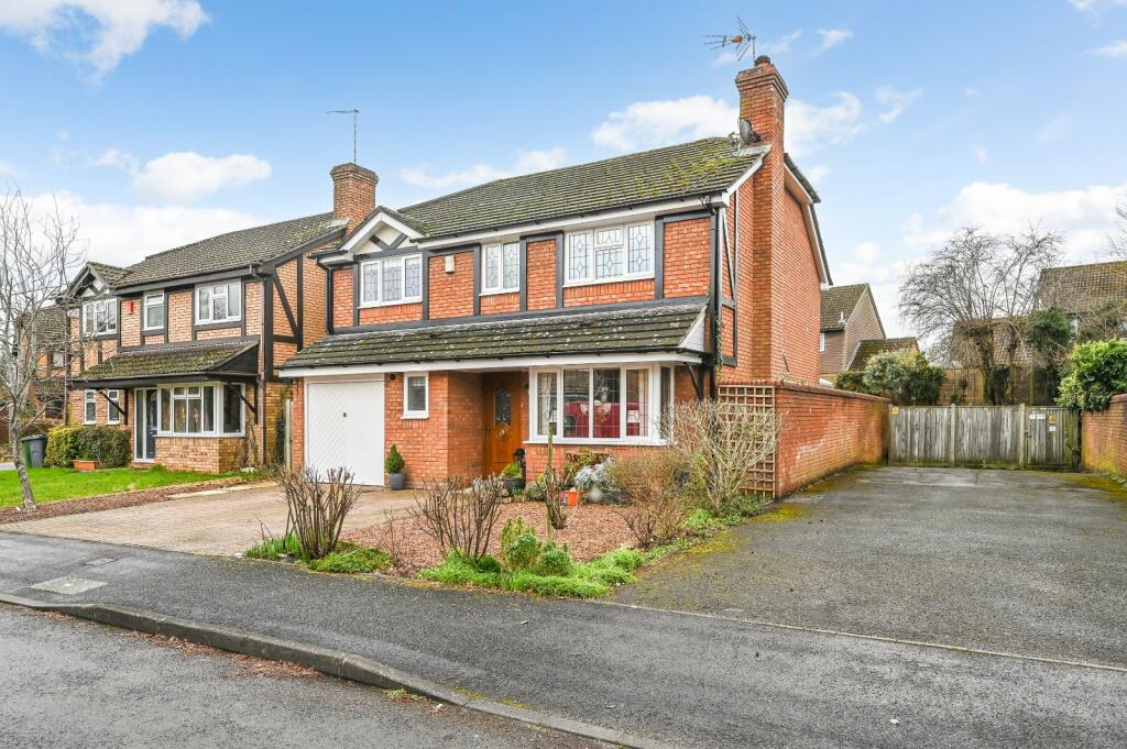 4 bedroom detached house for sale in Downs View, Holybourne, Alton