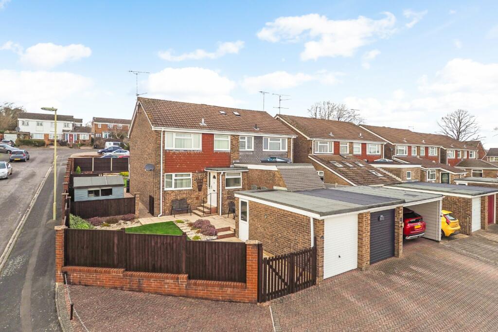 3 bedroom semidetached house for sale in Lime Avenue, Alton, Hampshire