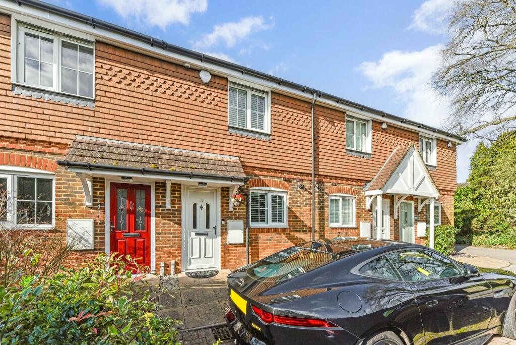 2 bedroom terraced house for sale in Belmont Drive, Four Marks, Alton
