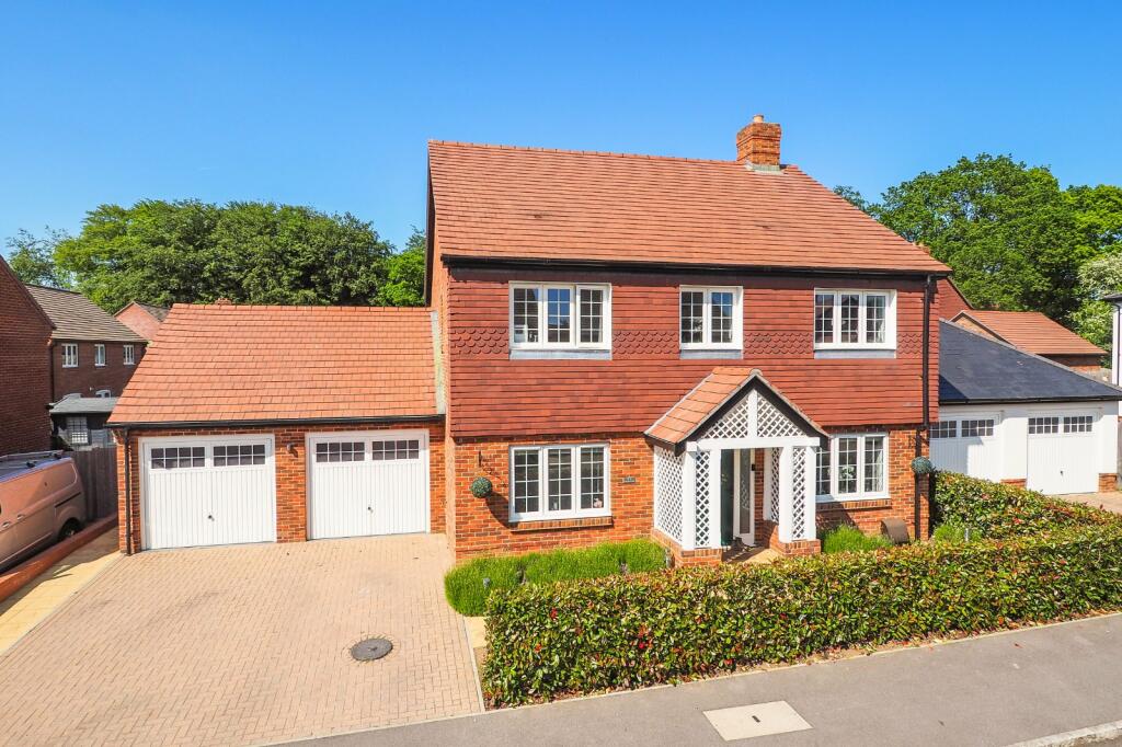 5 bedroom detached house for sale in Elderberry Way, Medstead, Alton