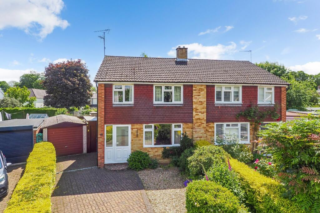3 bedroom semidetached house for sale in Bolle Road, Alton, Hampshire