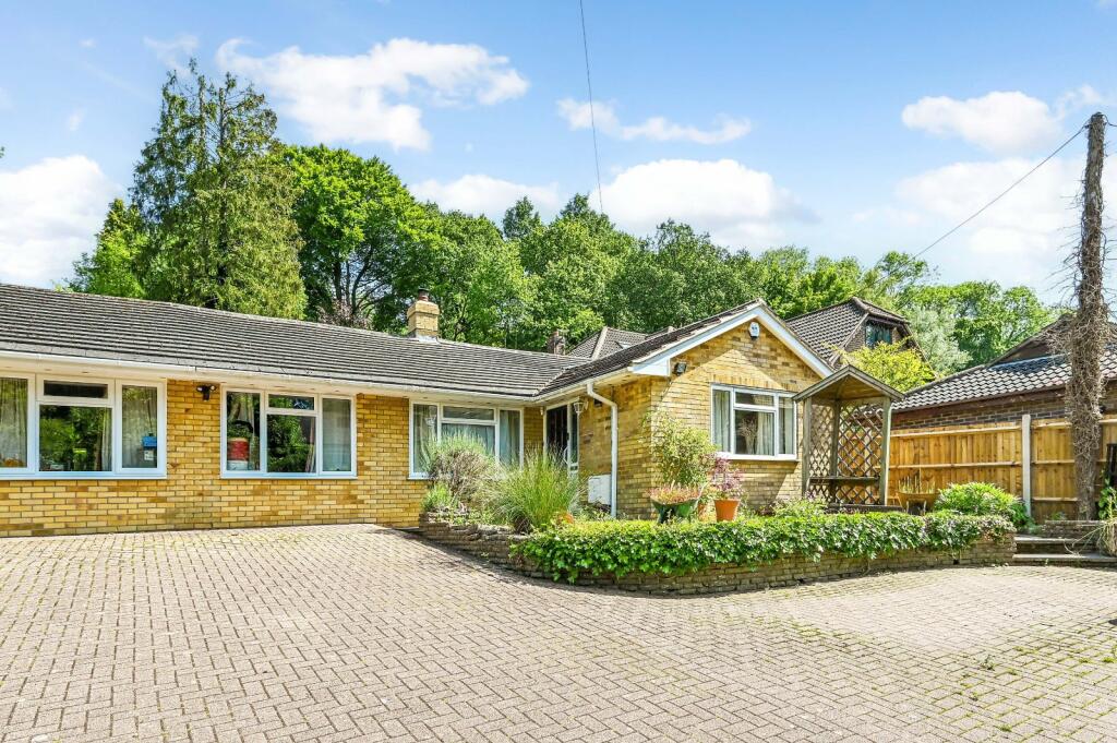 4 bedroom bungalow for sale in Medstead Road, Beech, Alton, Hampshire, GU34