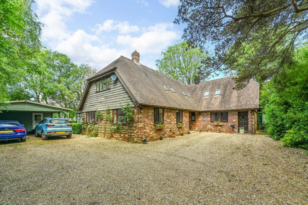 5 bedroom detached house for sale in Lymington Bottom Road, Medstead