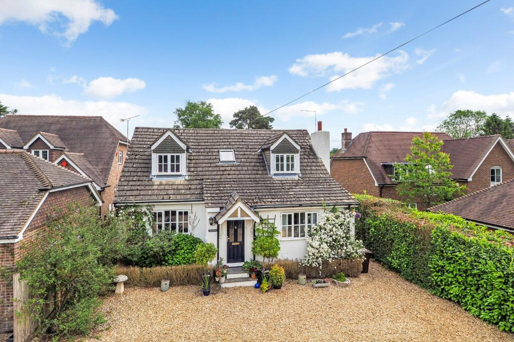 4 bedroom detached house for sale in Lymington Bottom Road, Medstead