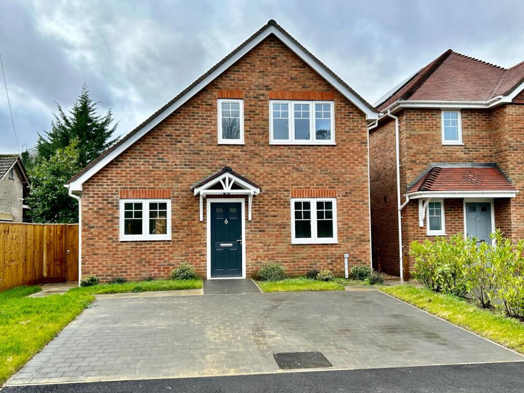 3 bedroom detached house for sale in Lymington Bottom Road, Four Marks