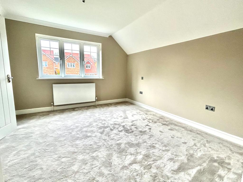 3 bedroom detached house for sale in Lymington Bottom Road, Four Marks