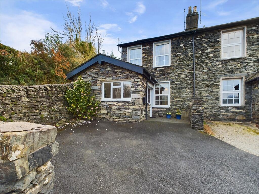 2 bedroom semidetached house for sale in Laburnum Cottage, Staveleyin