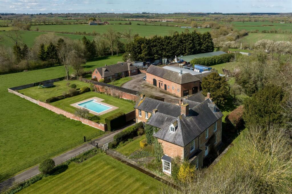 Additional property image - Banbury Road, Ladbroke, Southam