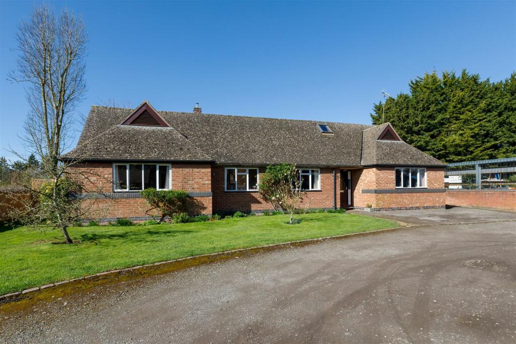 Additional property image - Banbury Road, Ladbroke, Southam