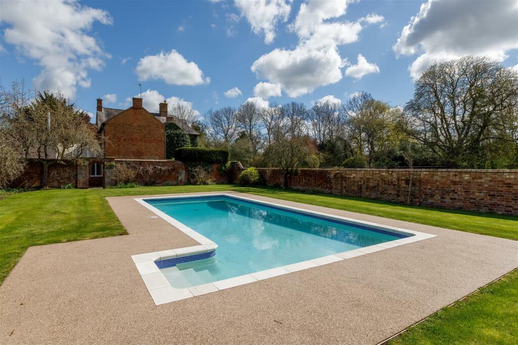 Additional property image - Banbury Road, Ladbroke, Southam