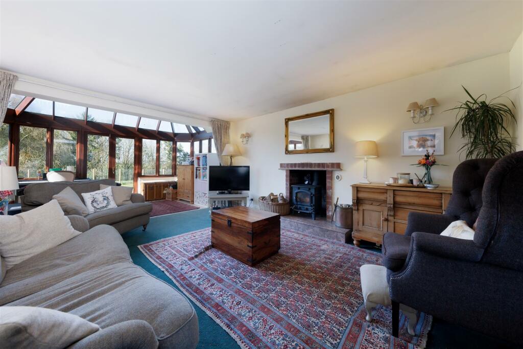 Additional property image - Banbury Road, Ladbroke, Southam