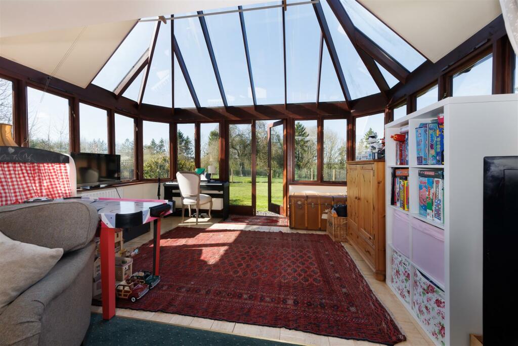 Additional property image - Banbury Road, Ladbroke, Southam
