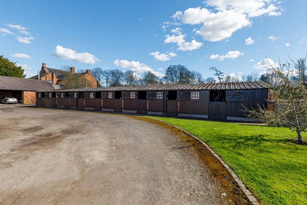 Additional property image - Banbury Road, Ladbroke, Southam