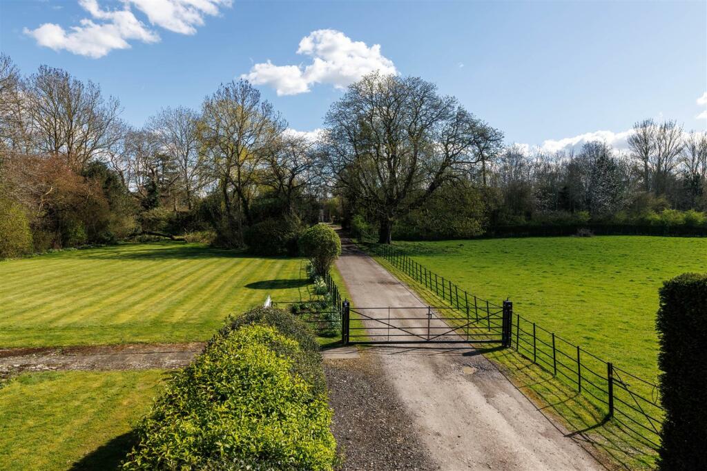 Additional property image - Banbury Road, Ladbroke, Southam