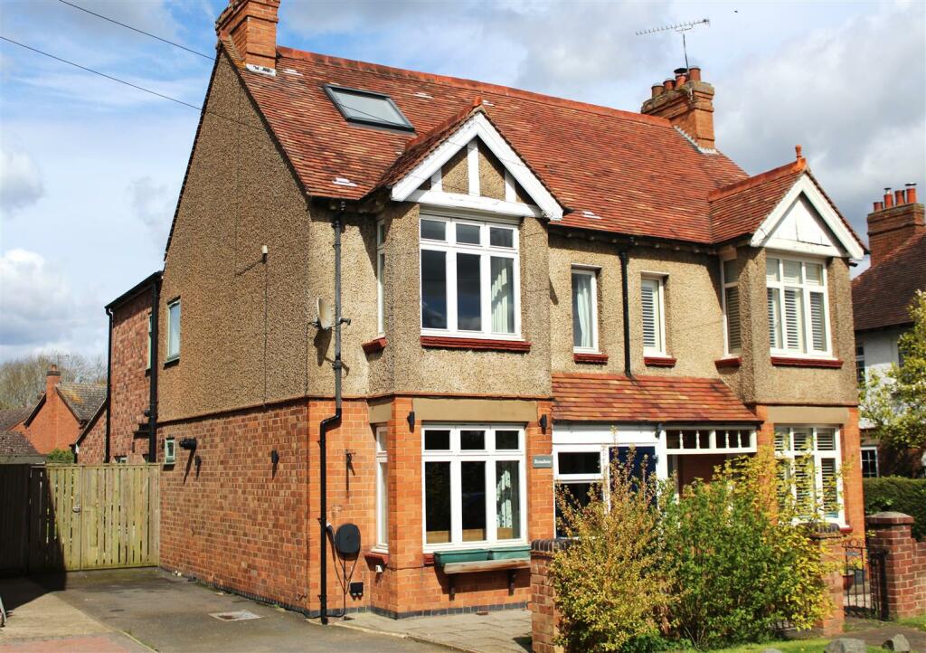 4 bedroom semidetached house for sale in Southam Street,