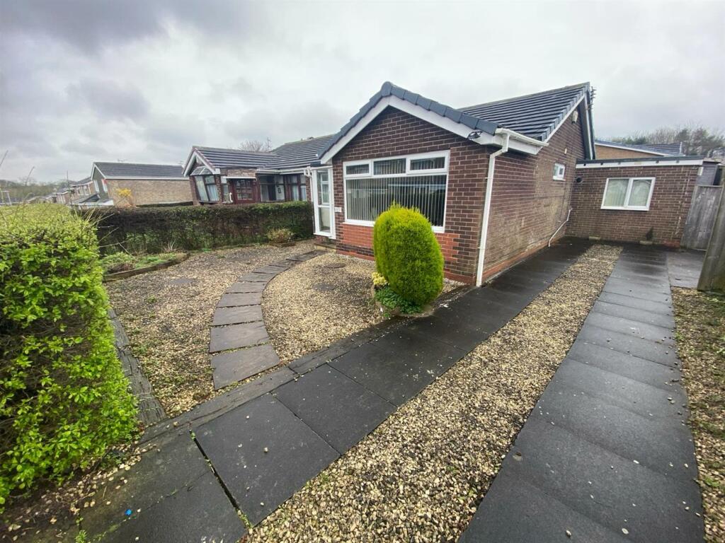 2 bedroom semidetached bungalow for sale in Avenue, Seaton