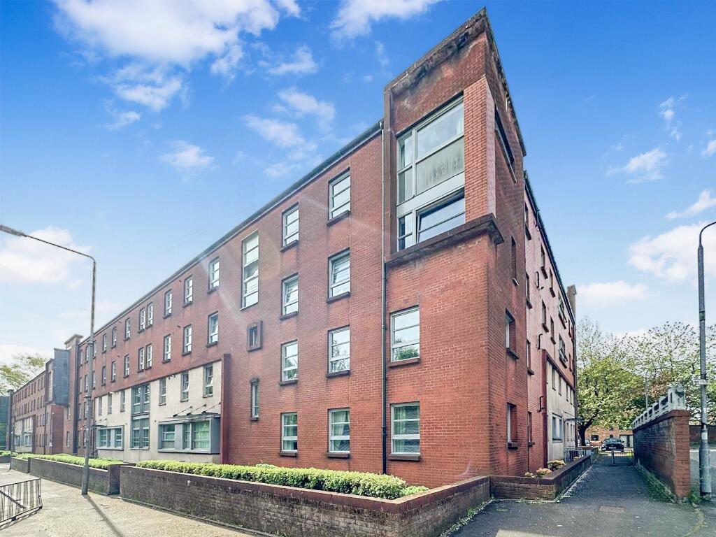 Main image of property: Tollcross Park Gardens, Tollcross, Glasgow, G32