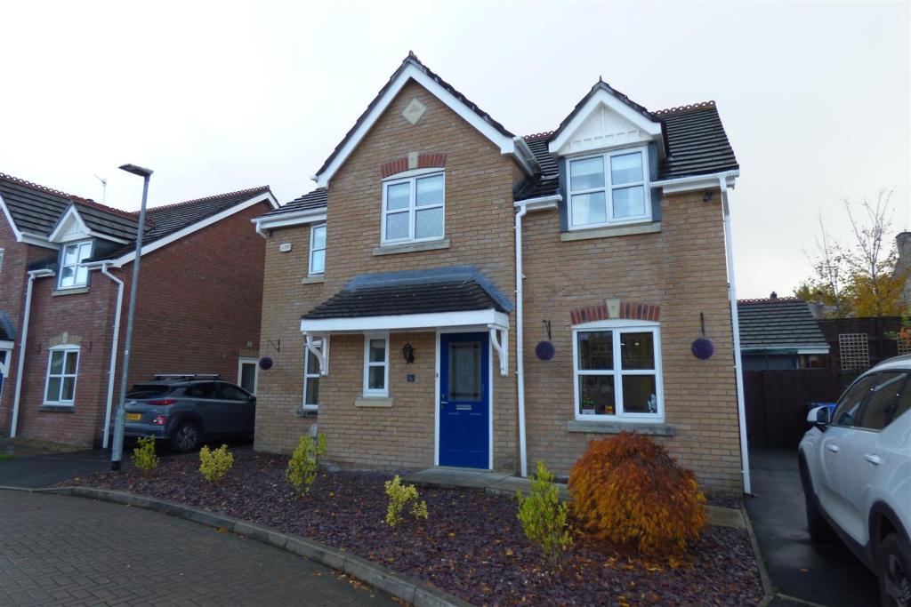 4 bedroom detached house for sale in Royds Close, Tottington, Bury, BL8