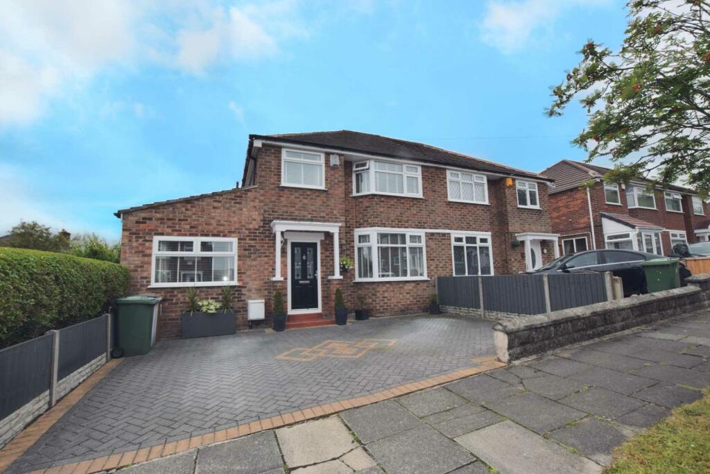 3 bedroom semidetached house for sale in Malpas Drive, Bebington, CH63