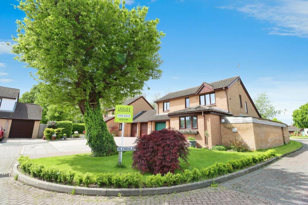 4 bedroom detached house for sale in Heronpark Way, Spital, CH63
