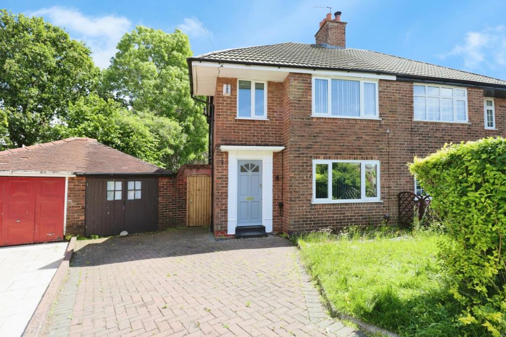 3 bedroom semidetached house for sale in Malpas Drive, Bebington, CH63