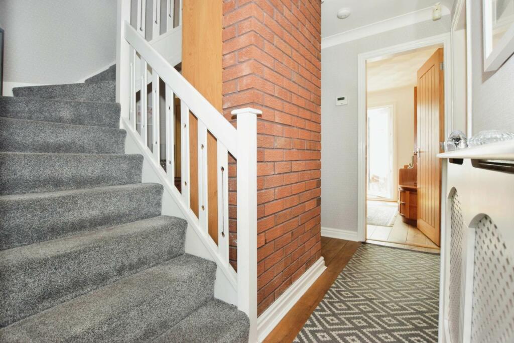 Additional property image - Dibbinview Grove, Spital