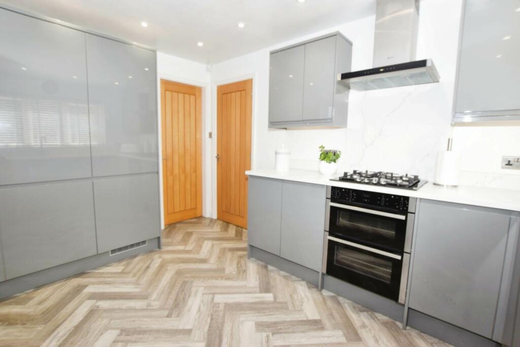 Additional property image - Dibbinview Grove, Spital