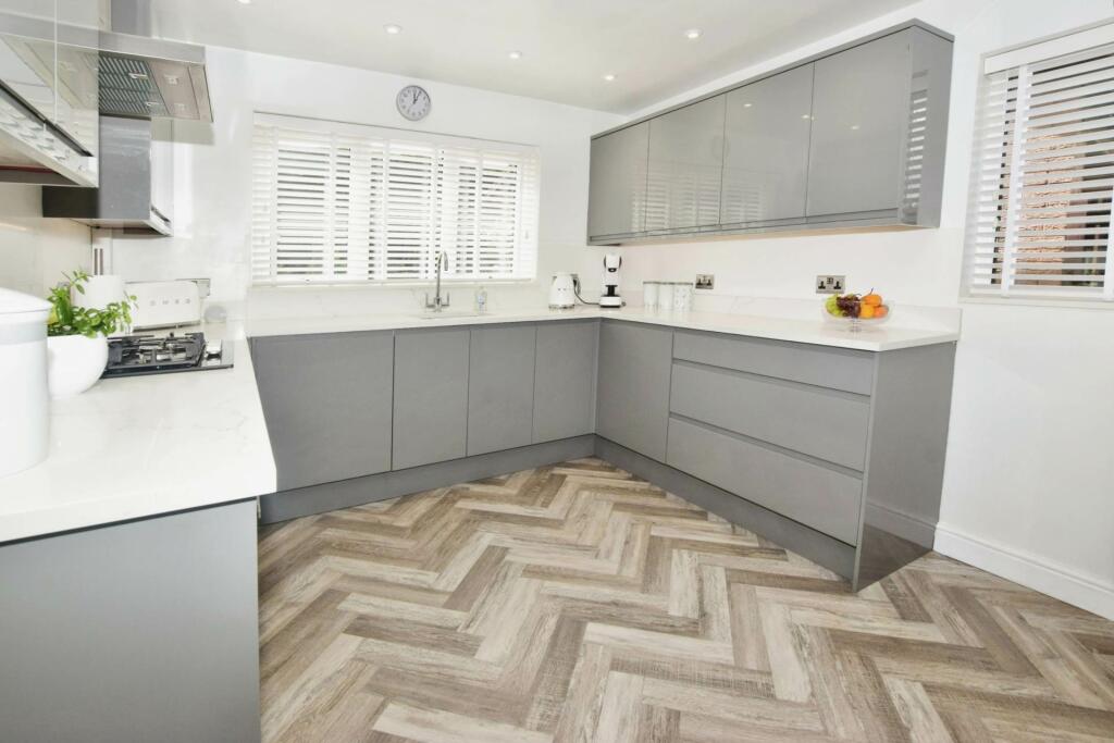 Additional property image - Dibbinview Grove, Spital