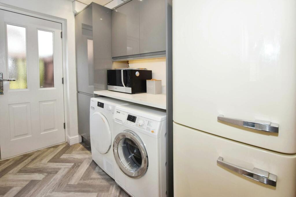 Additional property image - Dibbinview Grove, Spital
