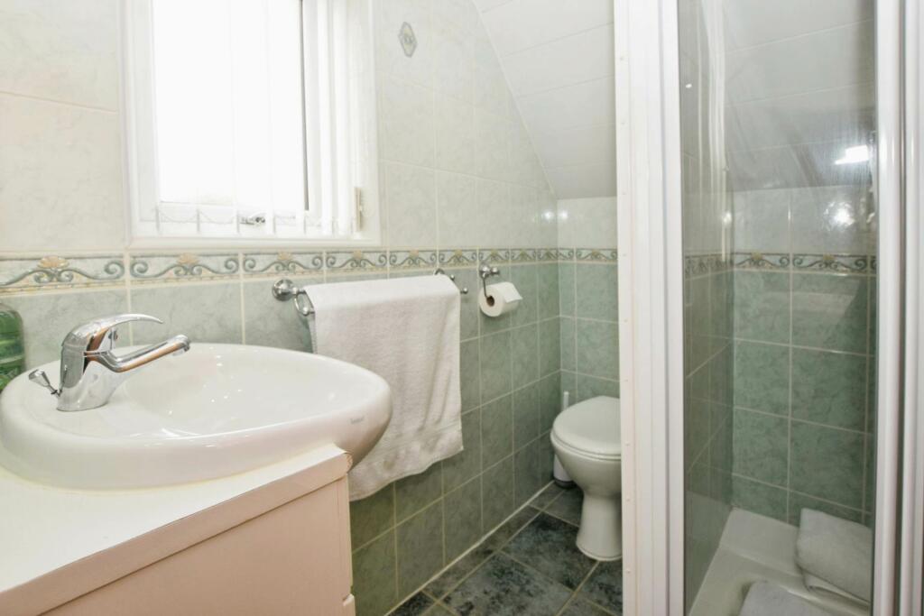 Additional property image - Dibbinview Grove, Spital