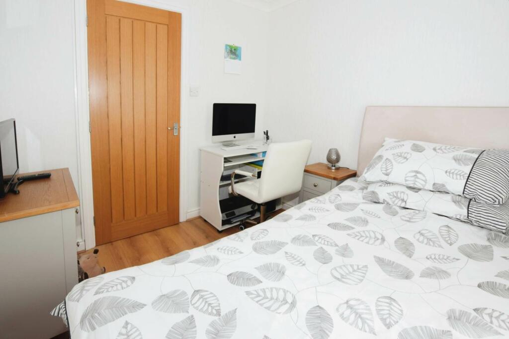 Additional property image - Dibbinview Grove, Spital