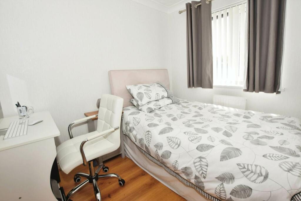 Additional property image - Dibbinview Grove, Spital