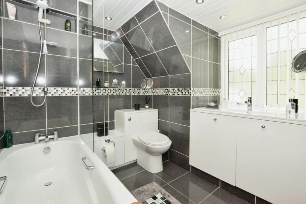 Additional property image - Dibbinview Grove, Spital