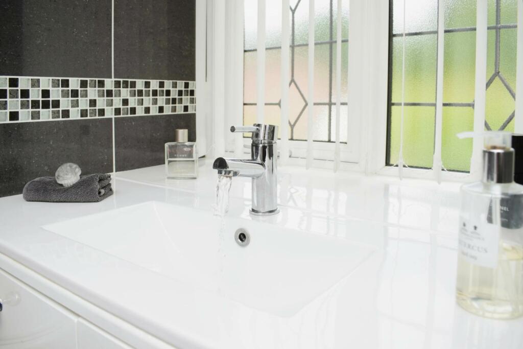 Additional property image - Dibbinview Grove, Spital