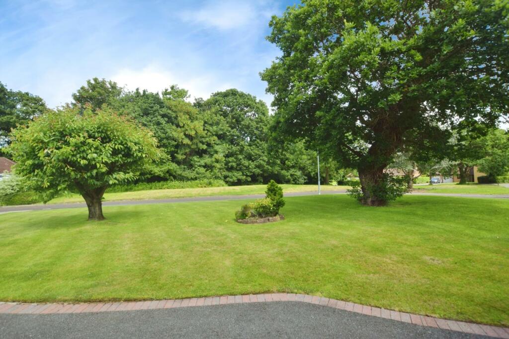 Additional property image - Dibbinview Grove, Spital