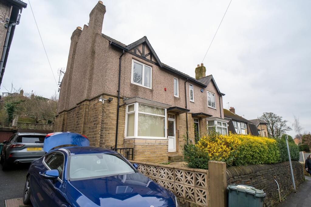 3 bedroom semidetached house for sale in Gledholt Road, Huddersfield, HD1