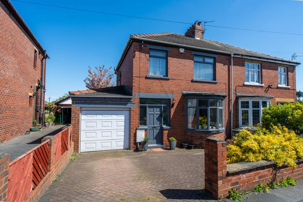 3 bedroom semidetached house for sale in Thirlmere Road, Dewsbury, WF12