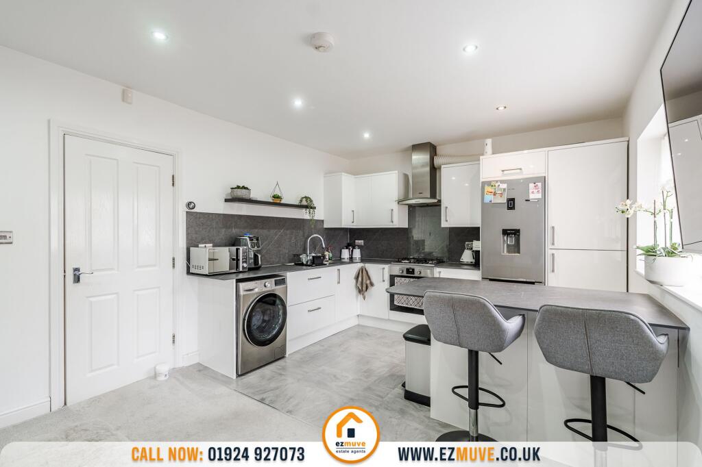 Main image of property: Alder Mews, Batley, WF17