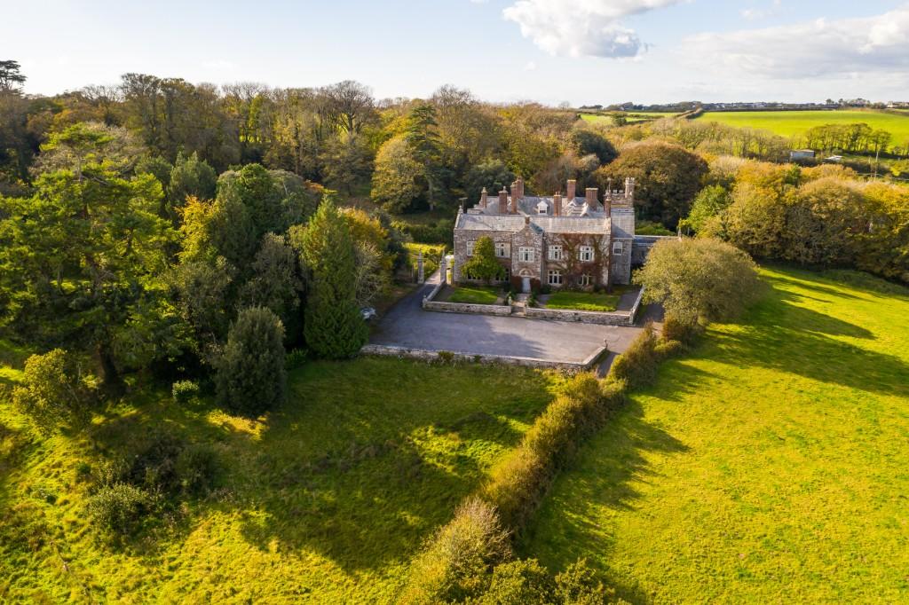 19 bedroom manor house for sale in Langdon Court Hotel, Adam's Lane