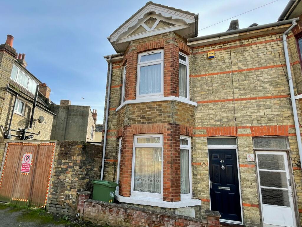 2 bedroom end of terrace house for rent in Grove Road, Folkestone, Kent, CT20